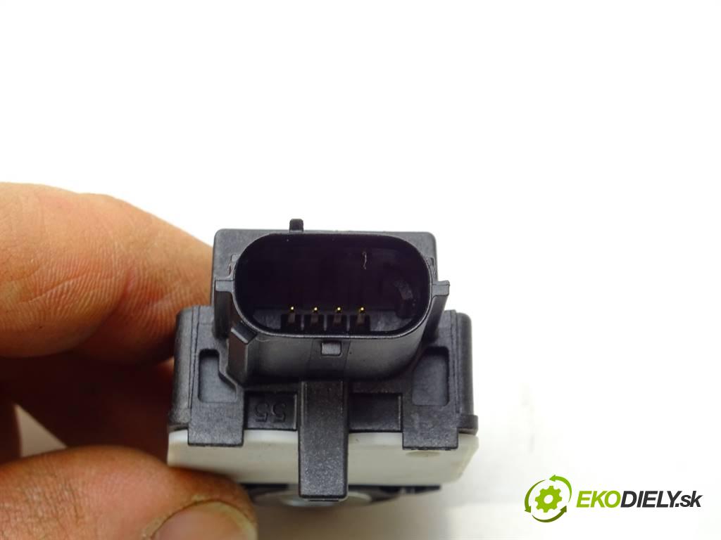 Toyota Corolla XI    E16 SEDAN 4D 1.6B 132KM 13-19  Snímač nárazu 89831-02150 (Snímače nárazu)