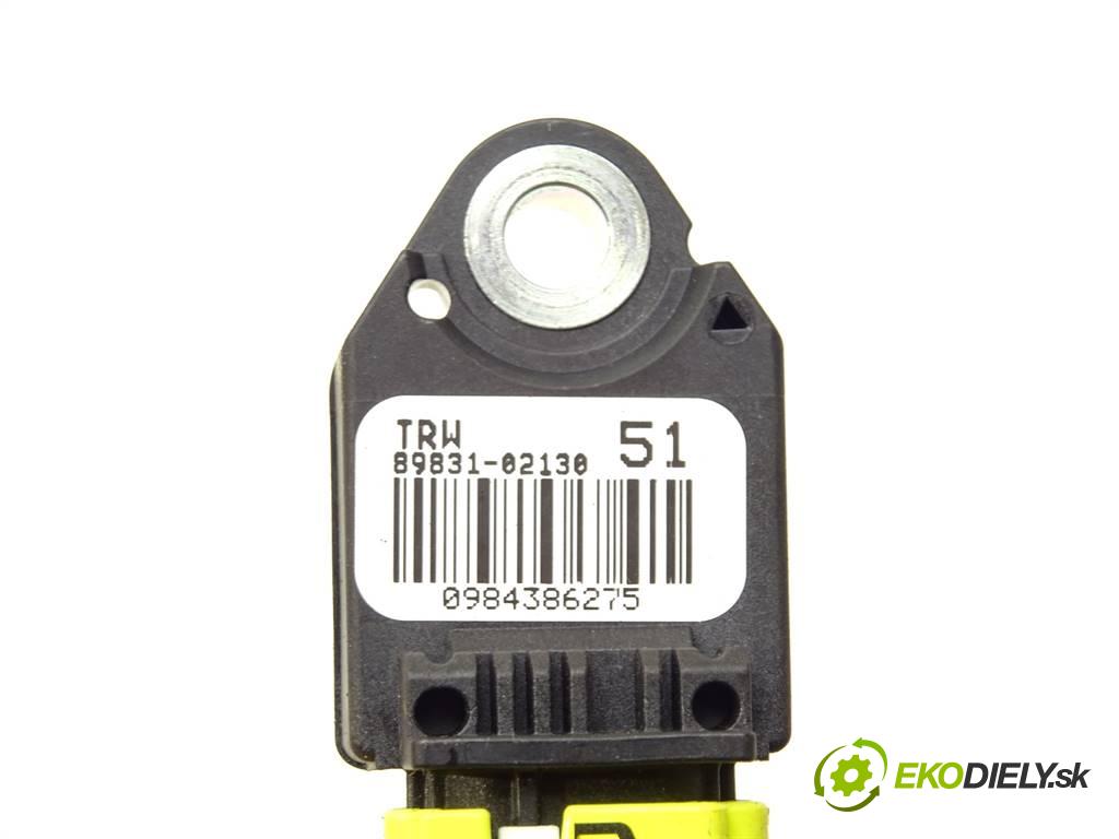 Toyota Corolla XI    E16 SEDAN 4D 1.6B 132KM 13-19  Snímač nárazu 89831-02130 (Snímače nárazu)