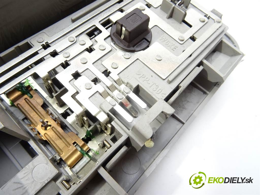 Nissan Navara III  2012 140 kW D40 LIFT 4WD 2.5DCI 190KM 05-14 2500 svetlo stropné 26430EB311 (Osvetlenie interiéru)