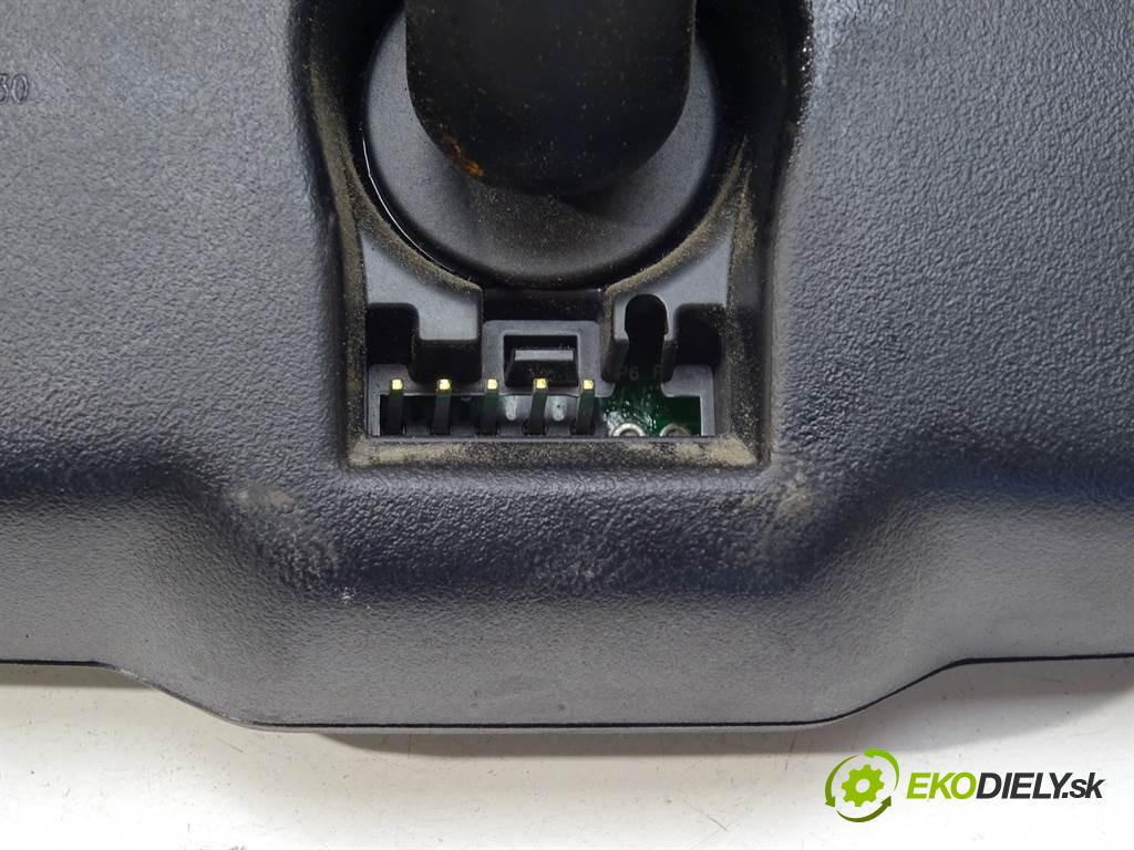 Nissan Navara III  2012 140 kW D40 LIFT 4WD 2.5DCI 190KM 05-14 2500 zpětné zrcátko vnitřní  (Světla vnitřní)