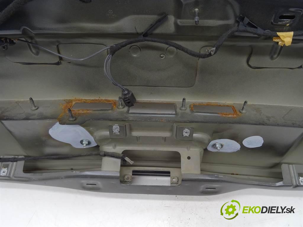 Volkswagen Passat B6  2006 250KM 4MOTION KOMBI 5D 3.2FSI 250KM 05-10 3200 zadní část kapota  (Zadní kapoty)