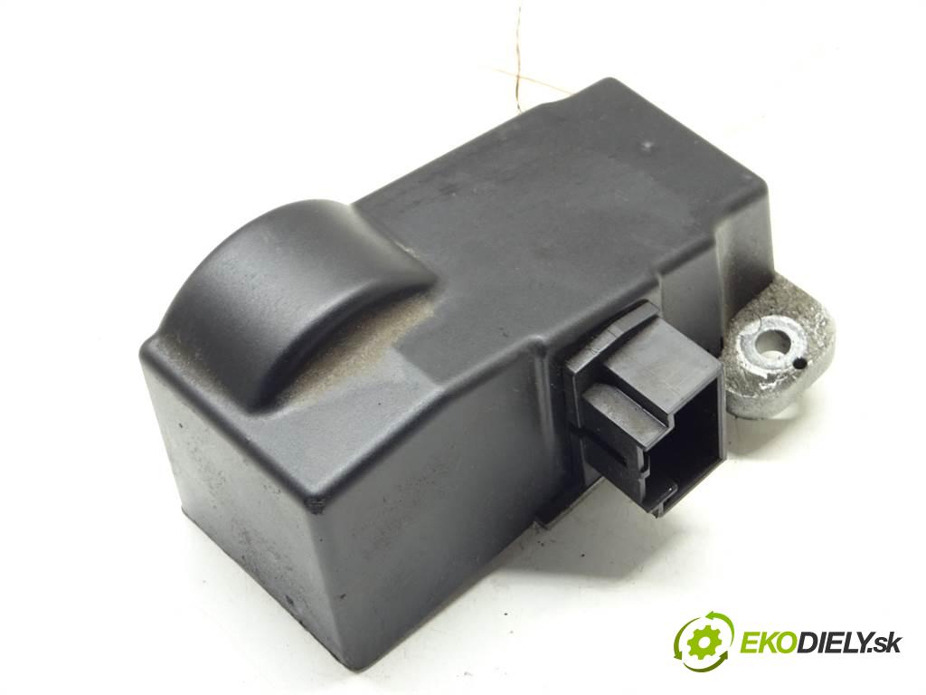 Volkswagen Passat B6  2007 77 kW KOMBI 5D 1.9TDI 105KM 05-10 1900 blokáda volantu 3C0905861G (Ostatné)