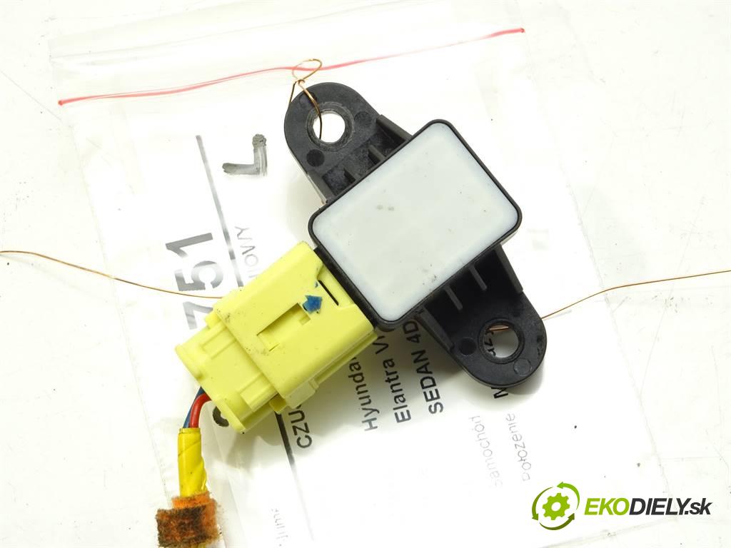 Hyundai Elantra VI    SEDAN 4D 1.6B 128KM 15-20  Snímač nárazu 95920-F2100 (Snímače nárazu)