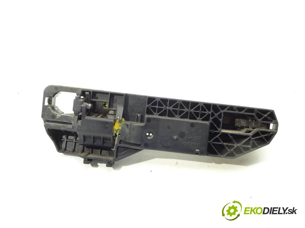 Fiat Bravo II  2008 77kW HATCHBACK 5D 1.6D Multijet 105KM 07-14 1598 Kľučka predný ľavá strana vonkajšia  (Vonkajšie predné ľavé)