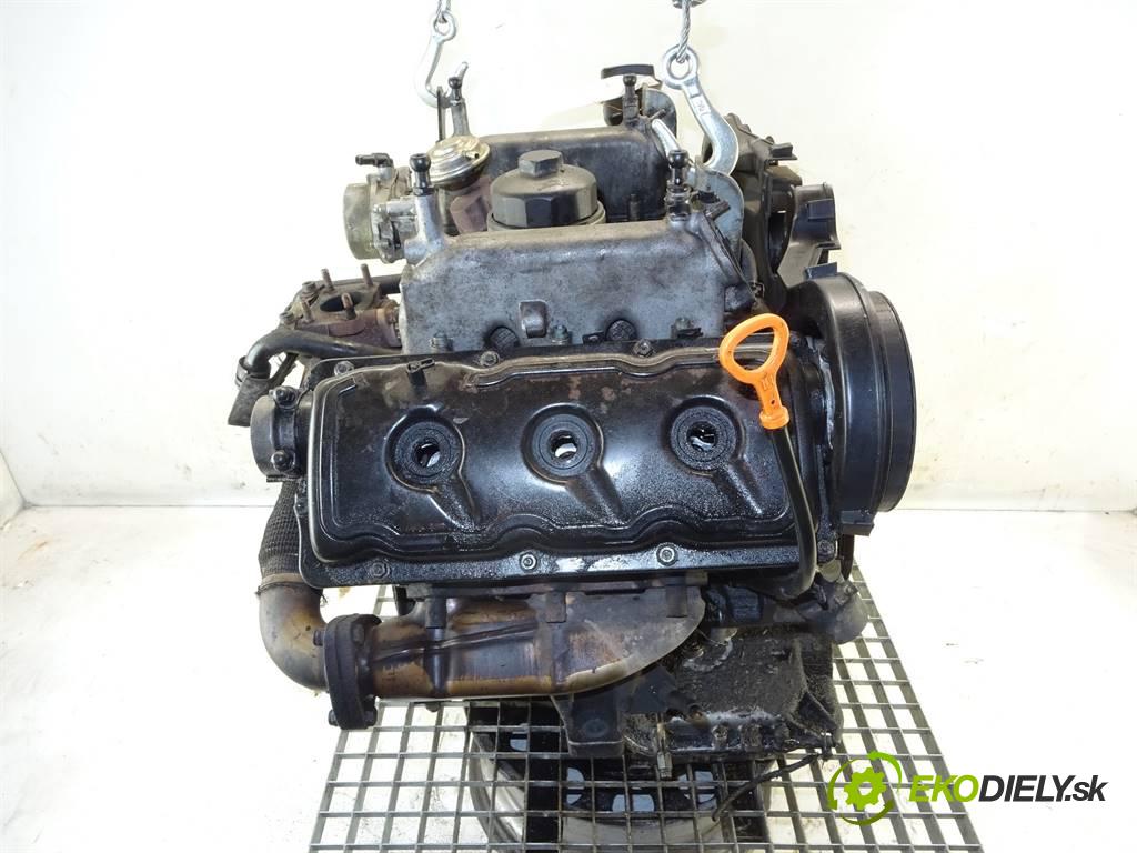 Audi A6 C5  2001 132 kW KOMBI 2.5TDI 180KM 97-04 2500 motor AKE (Motory (kompletní))
