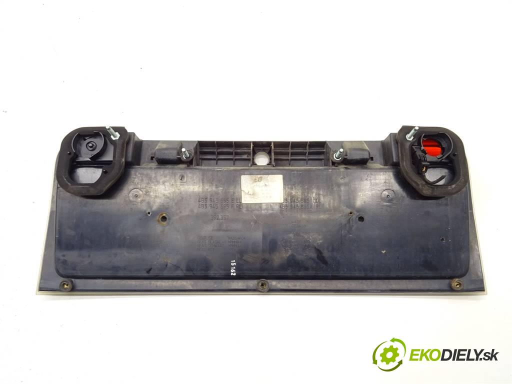 Audi A6 C5  1998 121 kW SEDAN 4D 2.4B V6 165KM 97-04 2400 zadní část - čelo lišta dveří zadní část 4B5945695E