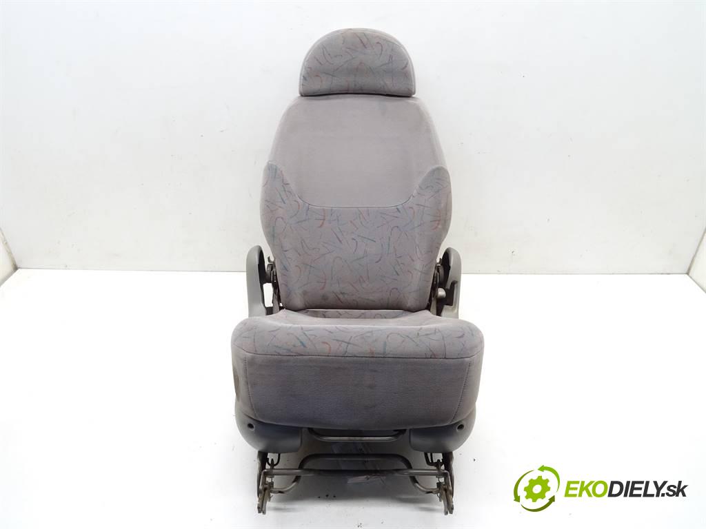 Volkswagen Sharan LIFT    1.9TDI 90KM 00-10  Sedadlo zadný tretí RIADOK:  (Sedačky, sedadlá)