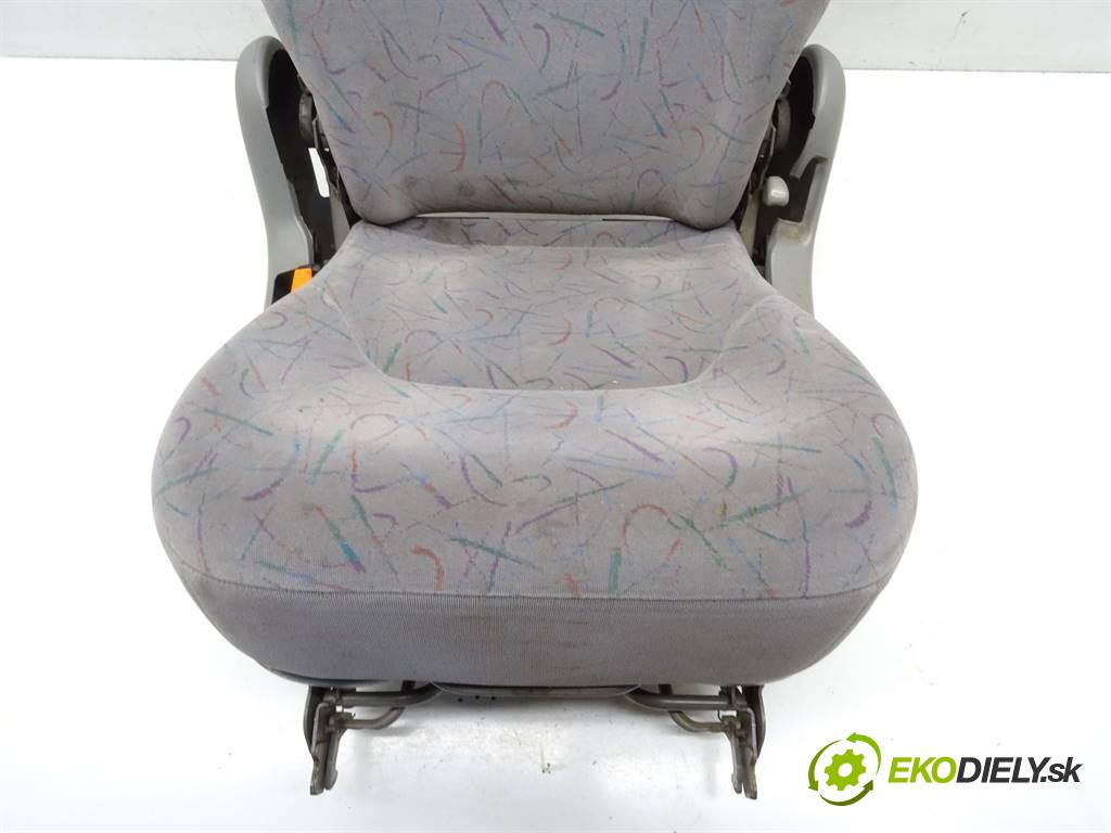 Volkswagen Sharan LIFT    1.9TDI 90KM 00-10  Sedadlo zadný tretí RIADOK:  (Sedačky, sedadlá)