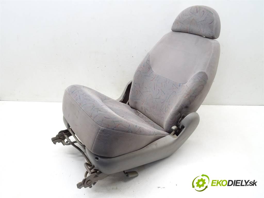 Volkswagen Sharan LIFT    1.9TDI 90KM 00-10  Sedadlo zadný tretí RIADOK:  (Sedačky, sedadlá)