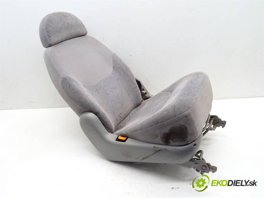 Volkswagen Sharan LIFT    1.9TDI 90KM 00-10  Sedadlo zadný tretí RIADOK:  (Sedačky, sedadlá)