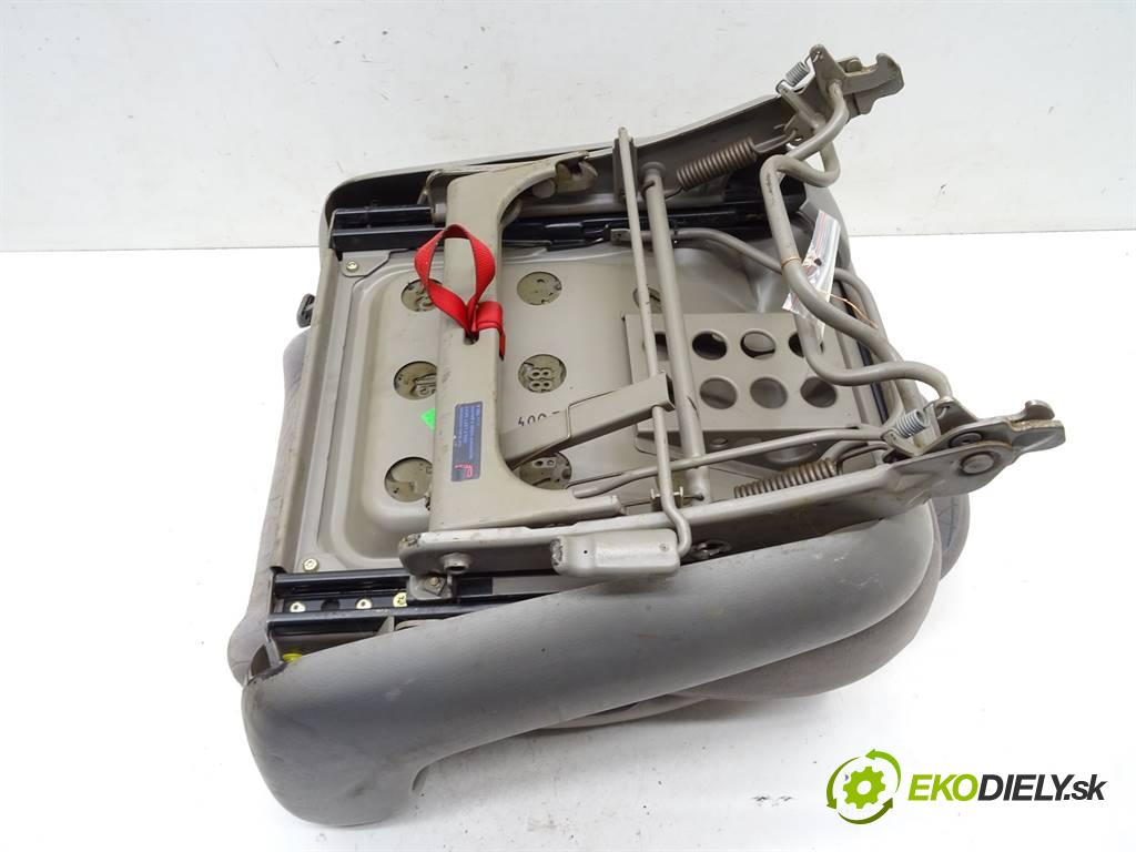 Volkswagen Sharan LIFT    1.9TDI 90KM 00-10  Sedadlo zadný tretí RIADOK:  (Sedačky, sedadlá)