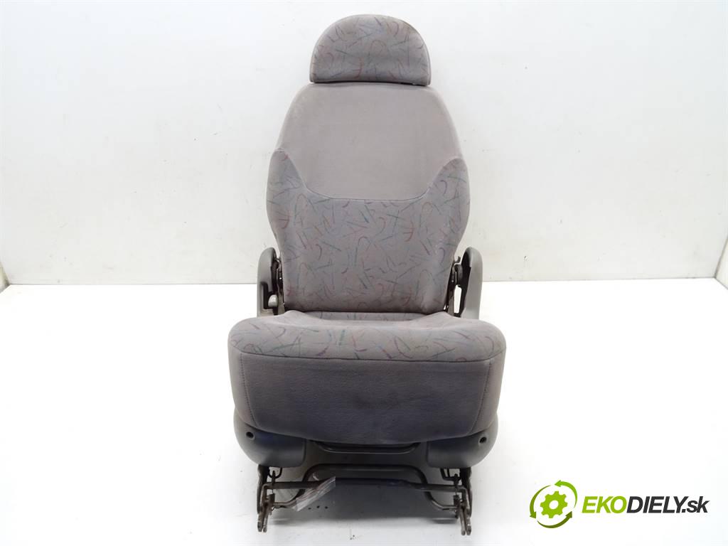 Volkswagen Sharan LIFT    1.9TDI 90KM 00-10  Sedadlo zadný tretí RIADOK:  (Sedačky, sedadlá)