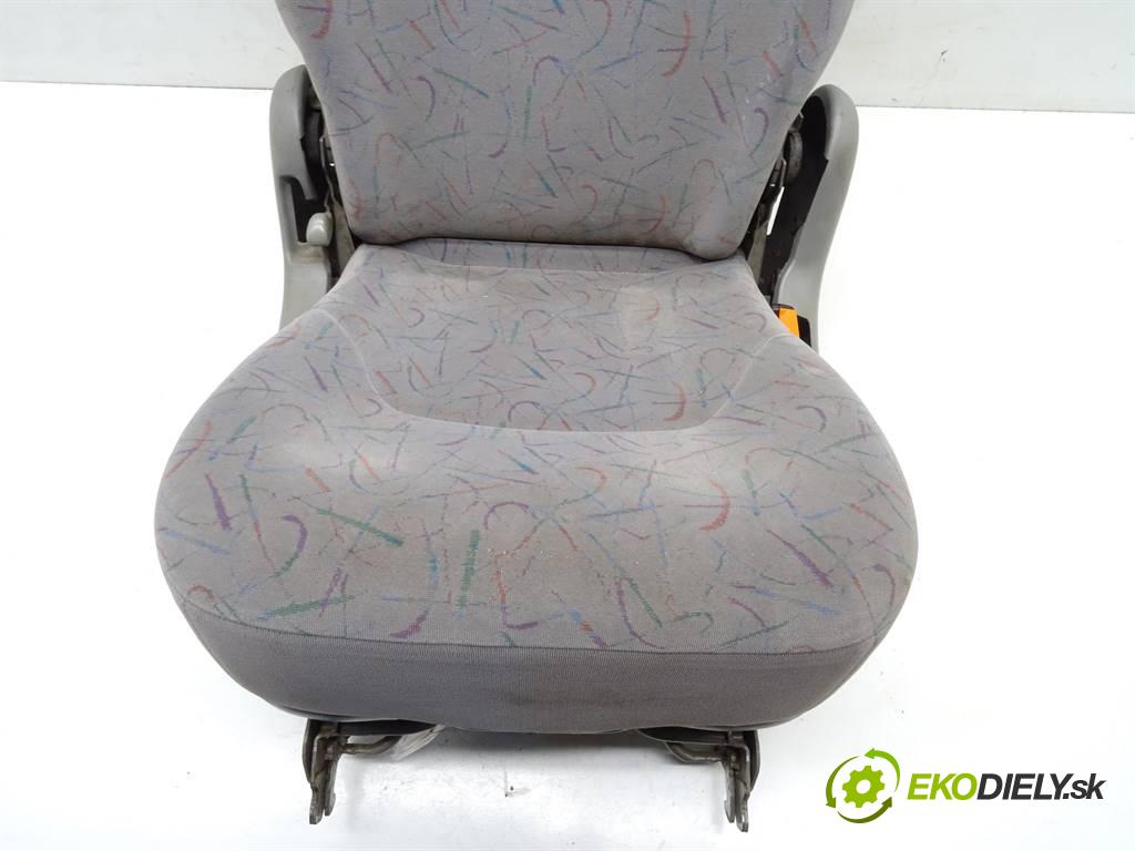 Volkswagen Sharan LIFT    1.9TDI 90KM 00-10  Sedadlo zadný tretí RIADOK:  (Sedačky, sedadlá)