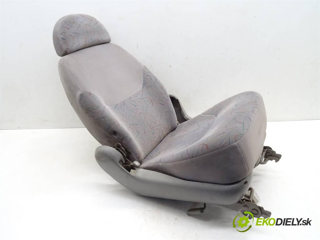 Volkswagen Sharan LIFT    1.9TDI 90KM 00-10  Sedadlo zadný tretí RIADOK:  (Sedačky, sedadlá)