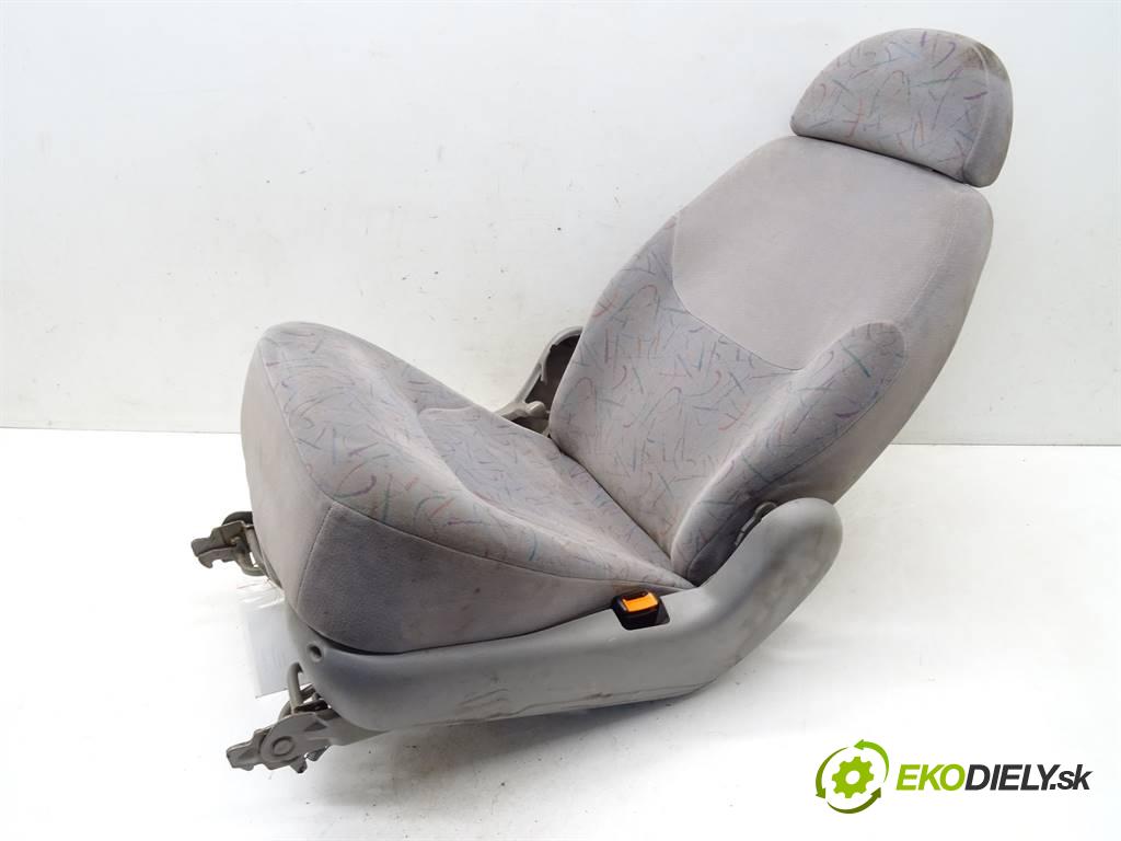 Volkswagen Sharan LIFT    1.9TDI 90KM 00-10  Sedadlo zadný tretí RIADOK:  (Sedačky, sedadlá)