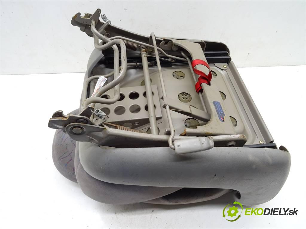 Volkswagen Sharan LIFT    1.9TDI 90KM 00-10  Sedadlo zadný tretí RIADOK:  (Sedačky, sedadlá)