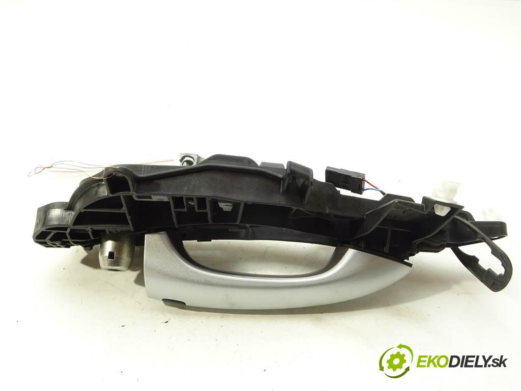 Opel Astra K    15-19  Kľučka predný ľavá strana vonkajšia  (Vonkajšie predné ľavé)