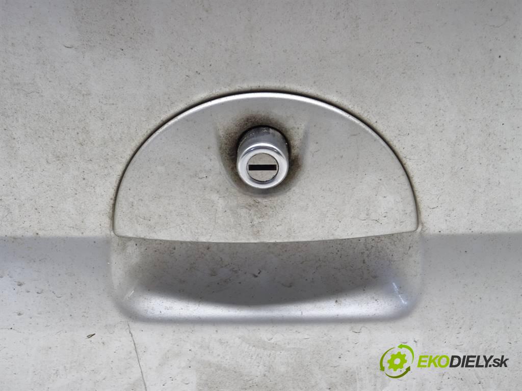 Opel Meriva  2003 74kW 1.7CDTI 100KM 02-10 1686 zadní část kapota  (Zadní kapoty)