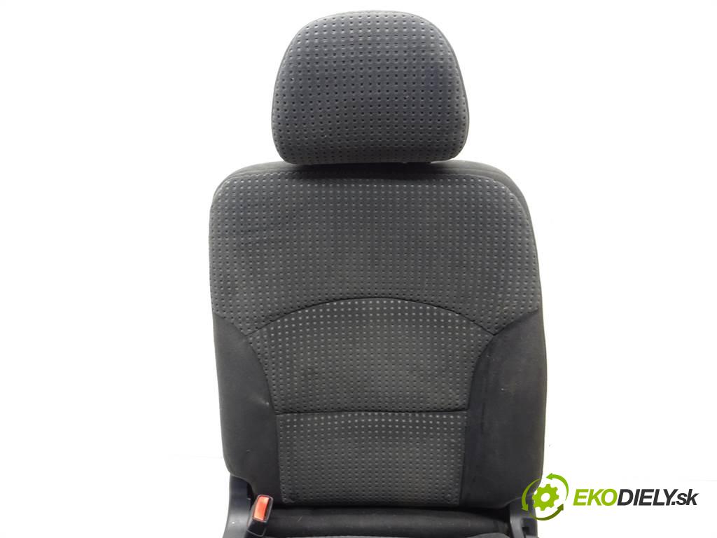 Mitsubishi Grandis    2.0TDI DID 136KM 03-11  sedadlo zadní část  (Sedačky, sedadla)