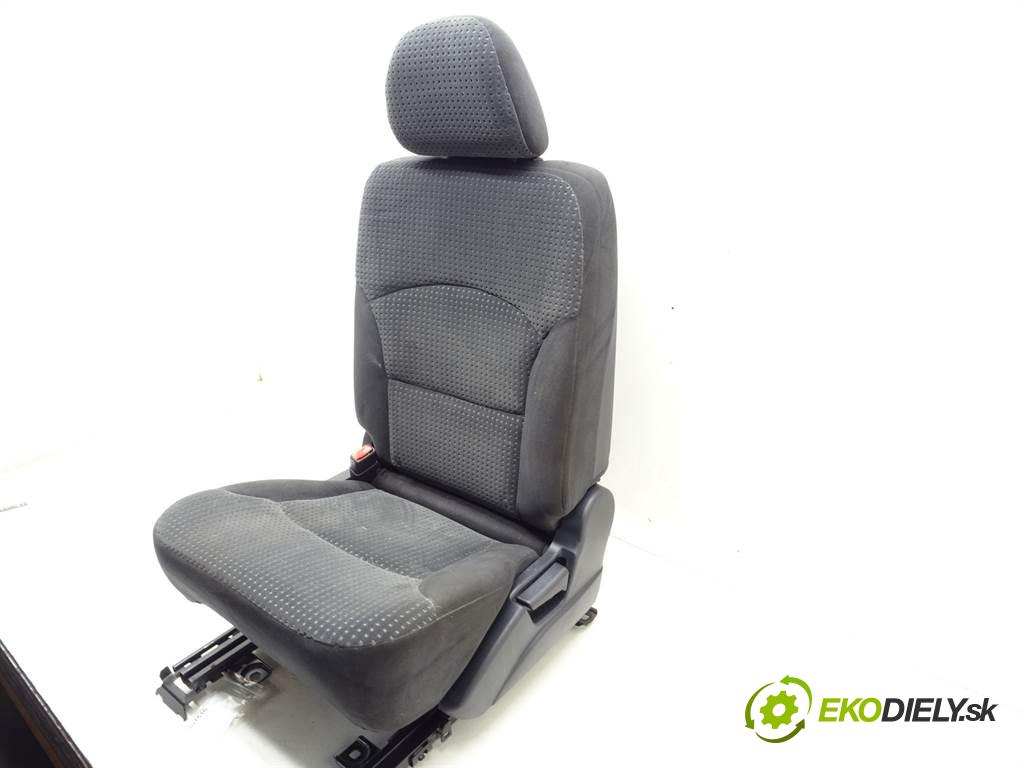 Mitsubishi Grandis    2.0TDI DID 136KM 03-11  sedadlo zadní část  (Sedačky, sedadla)