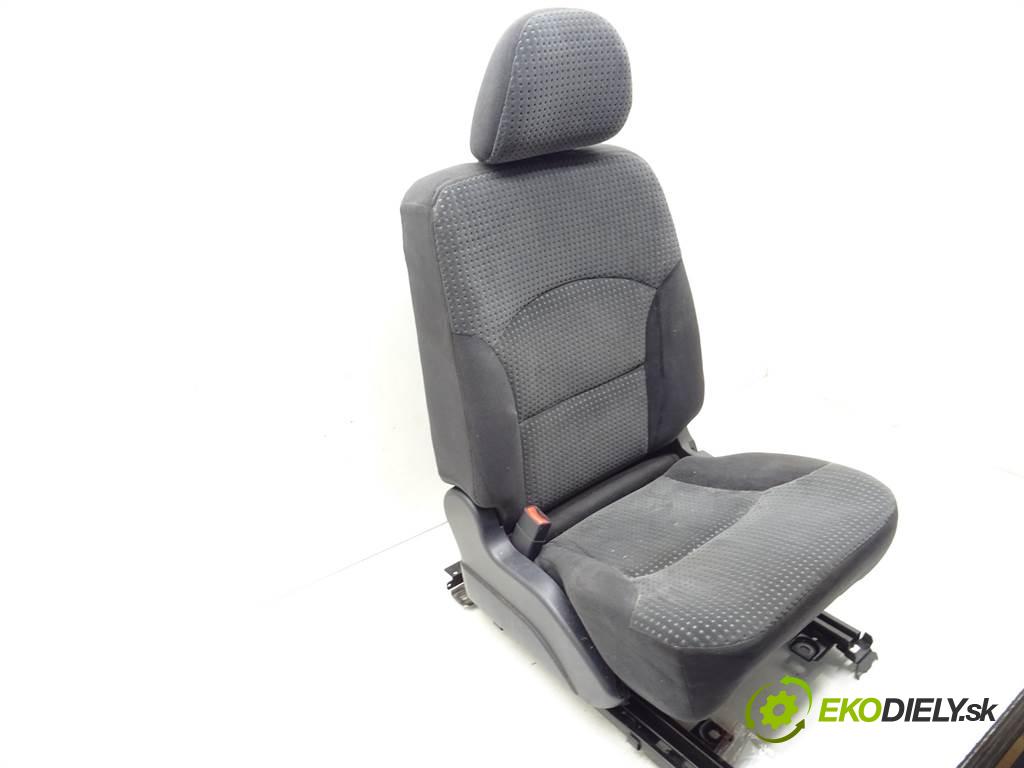 Mitsubishi Grandis    2.0TDI DID 136KM 03-11  sedadlo zadní část  (Sedačky, sedadla)