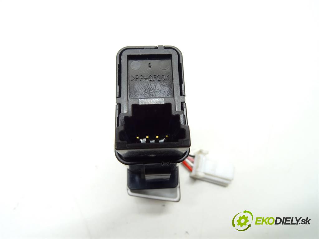 Mazda 2 III  2019 66 kW DJ HATCHBACK 5D 1.5B 90KM 14-20 1500 Spínač svetiel výstražných (núdzových) DA6A664H0 (Prepínače, spínače, tlačidlá a ovládače kúrenia)