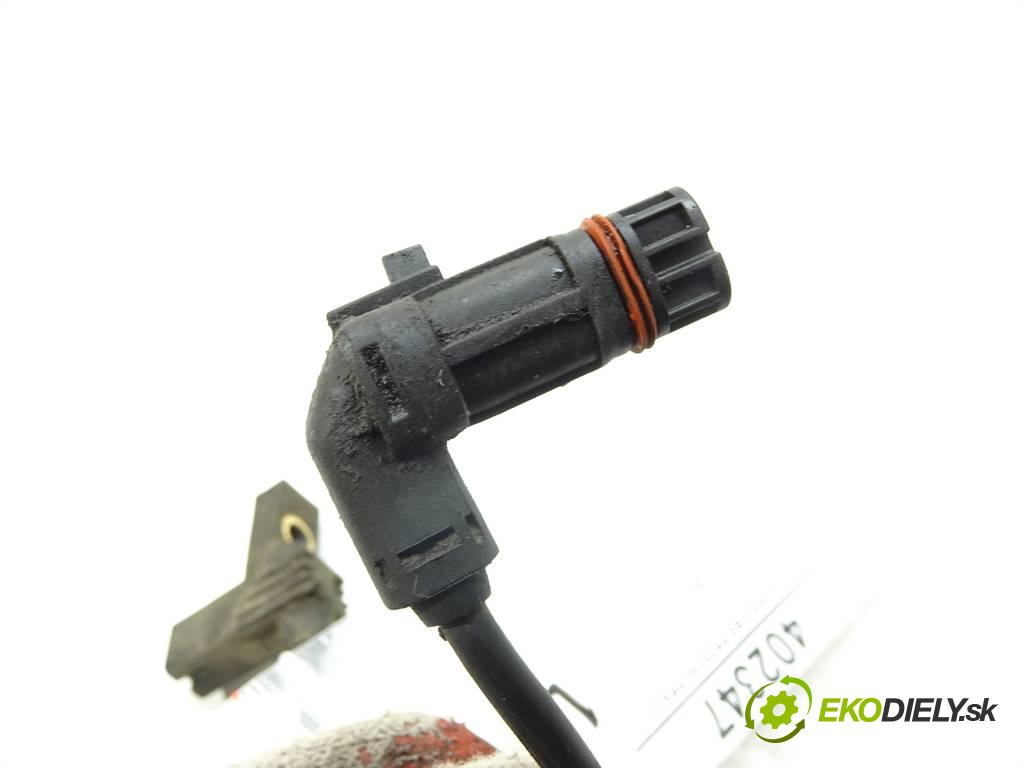 Mercedes-Benz B W245  2006  2.0T 193KM 05-11 2000 Snímač ABS predný pravy 2105407781 (Snímače ABS)