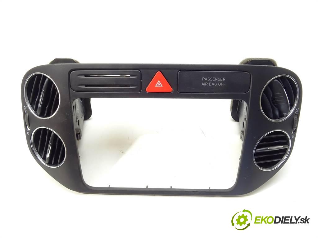Volkswagen Golf V    PLUS 1.9TDI 105KM 03-09  mří topení střední 5M0858071 (Mřížky topení)