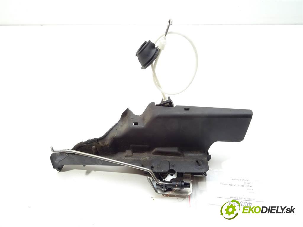 Audi A4 B6  2004 96 kW SEDAN 4D 1.9TDI 130KM 00-04 1900 zámok přední část pravý 4B2837016G