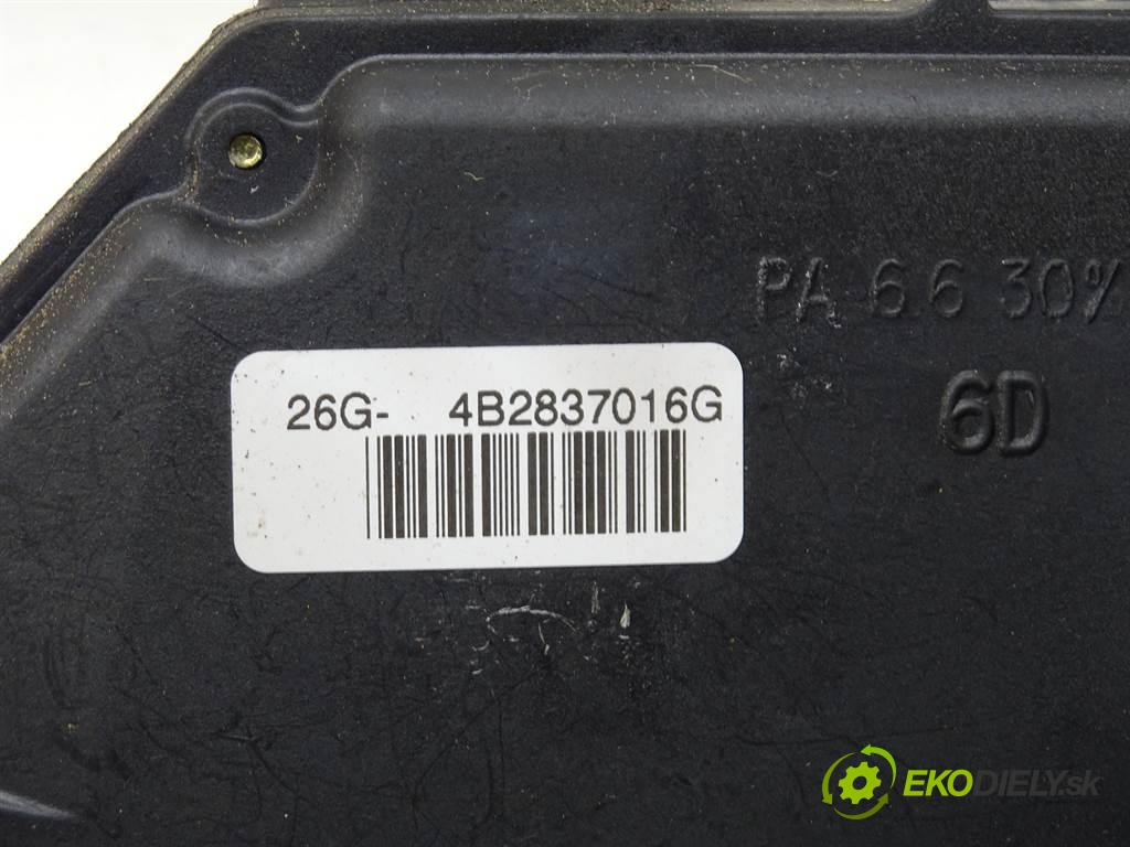 Audi A4 B6  2004 96 kW SEDAN 4D 1.9TDI 130KM 00-04 1900 zámok přední část pravý 4B2837016G