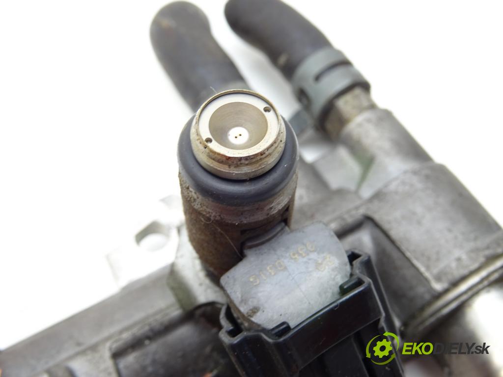 SEAT IBIZA II (6K1) 1993 - 2002    1.6 i 55 kW [75 KM] benzyna 1993 - 2002  Lišta vstrekovacia Vstrekovacie ventily 036031G (Vstrekovacie lišty)