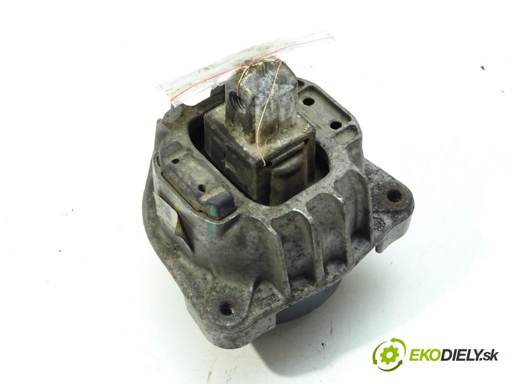 BMW 7 (F01, F02, F03, F04) 2008 - 2015    750 i, Li xDrive 300 kW [408 KM] benzyna 2009 - 20  AirBag Motor ľavá strana 6777373 (Držiaky motora)