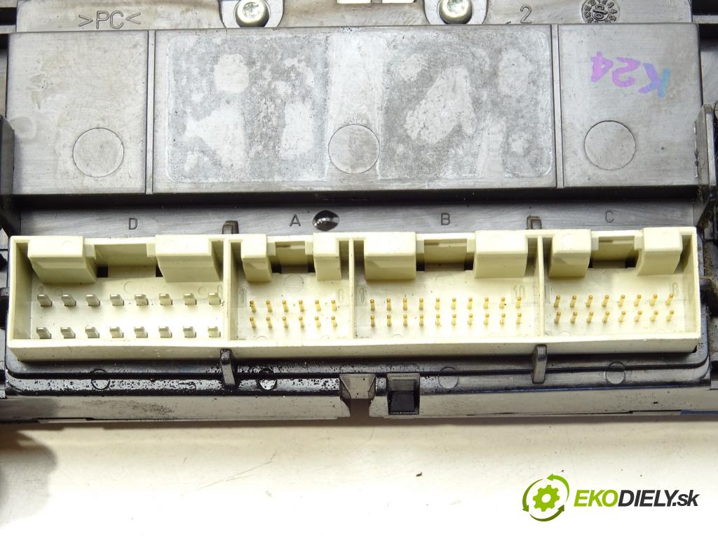 VW BORA I (1J2) 1998 - 2013    1.9 SDI 50 kW [68 KM] olej napędowy 1998 - 2005  Panel ovládania kúrenia  (Prepínače, spínače, tlačidlá a ovládače kúrenia)