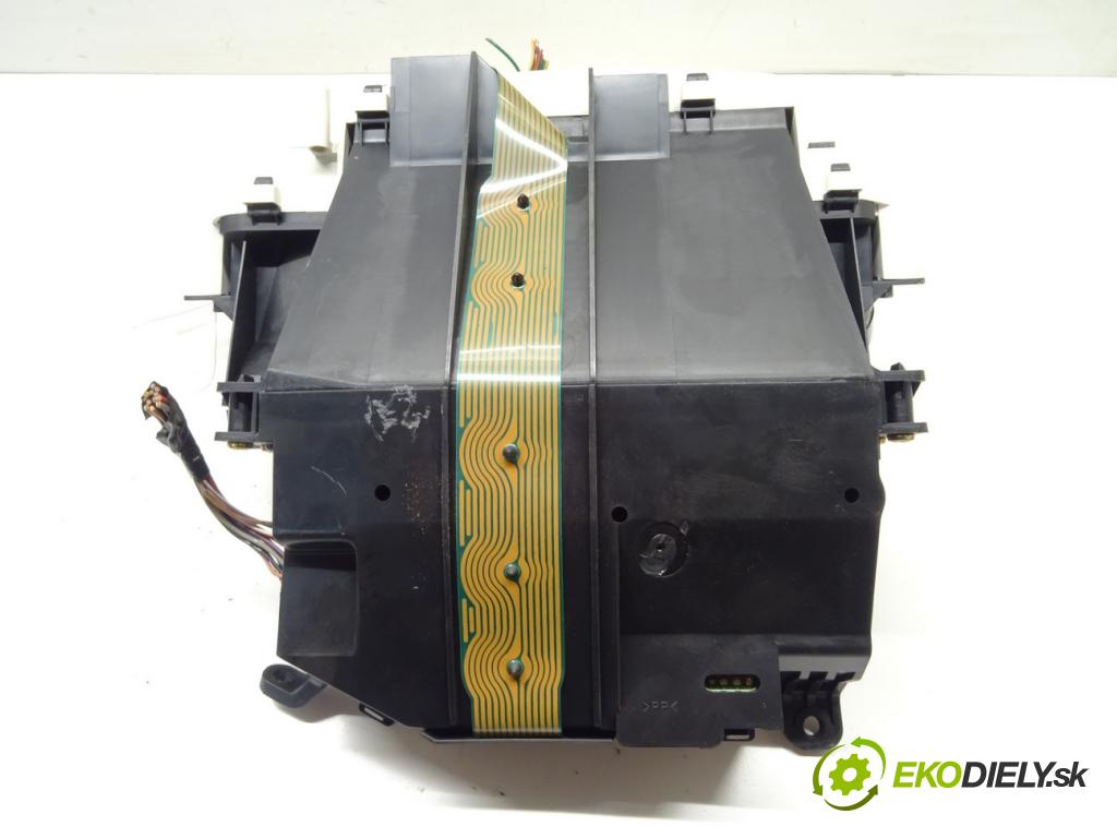 TOYOTA YARIS (_P1_) 1999 - 2005    1.0 (SCP10_) 50 kW [68 KM] benzyna 1999 - 2005  Prístrojovka 83800-52120 (Prístrojové dosky, displeje)