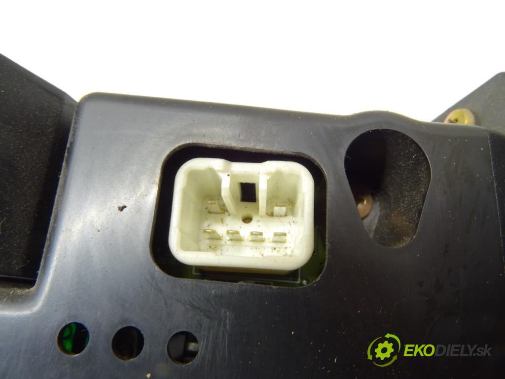 TOYOTA YARIS (_P1_) 1999 - 2005    1.0 (SCP10_) 50 kW [68 KM] benzyna 1999 - 2005  Prístrojovka 83800-52120 (Prístrojové dosky, displeje)