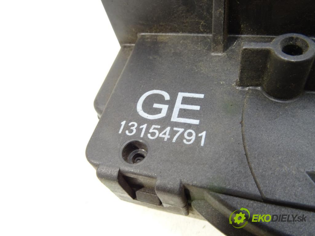 OPEL CORSA C (X01) 2000 - 2009    1.0 (F08, F68) 44 kW [60 KM] benzyna 2003 - 2009  zámok přední část levý