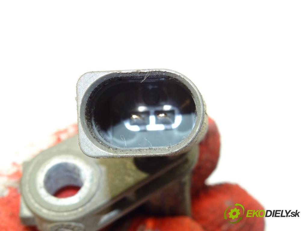 VW PASSAT B8 Variant (3G5, CB5) 2014 - 2022    2.0 TDI 4motion 176 kW [240 KM] olej napędowy 2014  Snímač ABS zadný ľavy 100711-55583 (Snímače ABS)