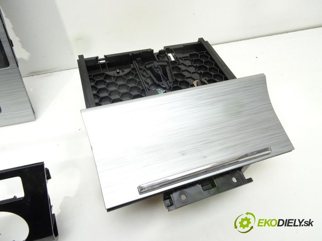SKODA SUPERB III Kombi (3V5) 2015 - 2022    2.0 TDI 110 kW [150 KM] olej napędowy 2015 - 2022  lišty kryt interiéru 3V1858418E 3V1858415