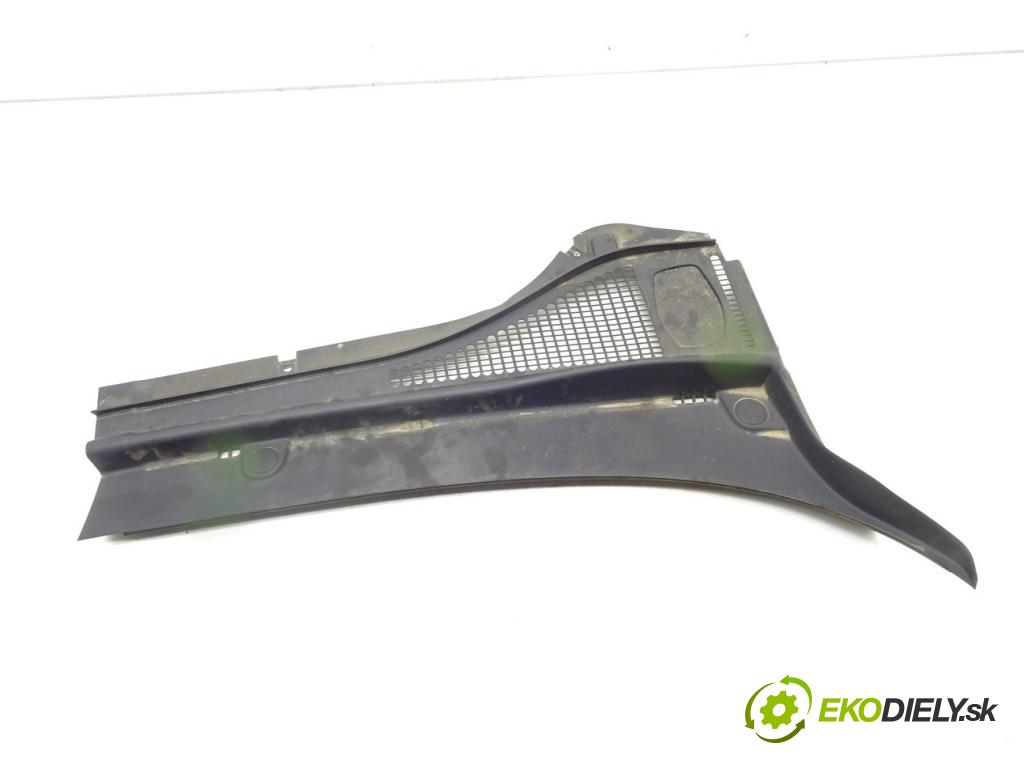 SKODA SUPERB III Kombi (3V5) 2015 - 2022    2.0 TDI 110 kW [150 KM] olej napędowy 2015 - 2022  torpédo plast pod čelní okno pravé 3V1819416