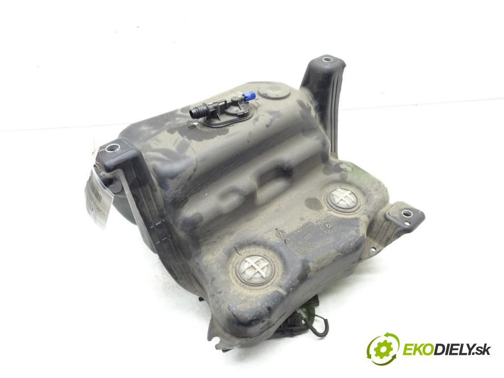 SKODA SUPERB III Kombi (3V5) 2015 - 2022    2.0 TDI 110 kW [150 KM] olej napędowy 2015 - 2022  Nádržka ADBLUE: 3Q0131877F