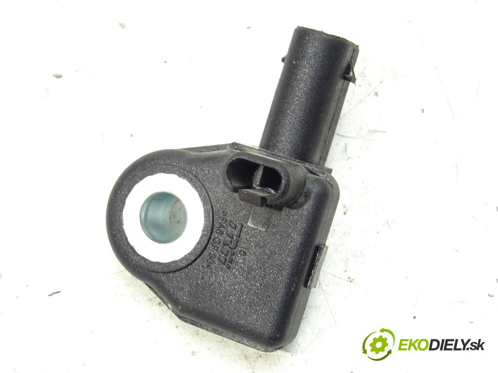 VW PASSAT B8 Variant (3G5, CB5) 2014 - 2022    2.0 TDI 4motion 176 kW [240 KM] olej napędowy 2014  Snímač nárazu 3Q0959351A (Snímače nárazu)