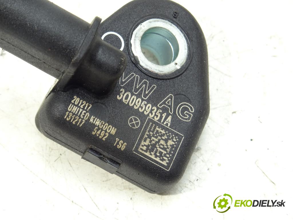 VW PASSAT B8 Variant (3G5, CB5) 2014 - 2022    2.0 TDI 4motion 176 kW [240 KM] olej napędowy 2014  Snímač nárazu 3Q0959351A (Snímače nárazu)