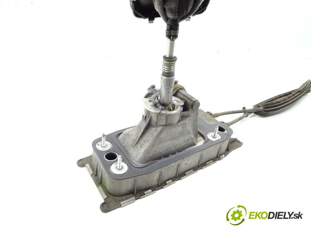 VW PASSAT B6 Variant (3C5) 2005 - 2011    1.6 TDI 77 kW [105 KM] olej napędowy 2009 - 2010  Kulisa 3C0711049AE (Rýchlostné páky / kulisy)