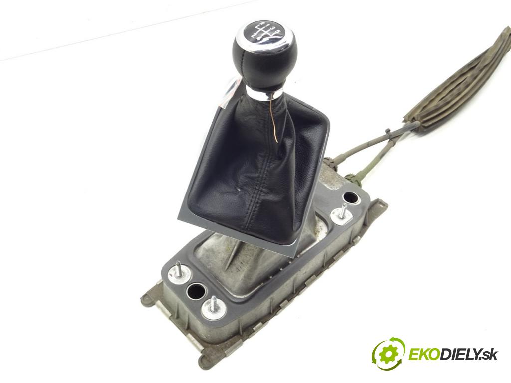 VW PASSAT B6 Variant (3C5) 2005 - 2011    1.6 TDI 77 kW [105 KM] olej napędowy 2009 - 2010  Kulisa 3C0711049AE (Rýchlostné páky / kulisy)