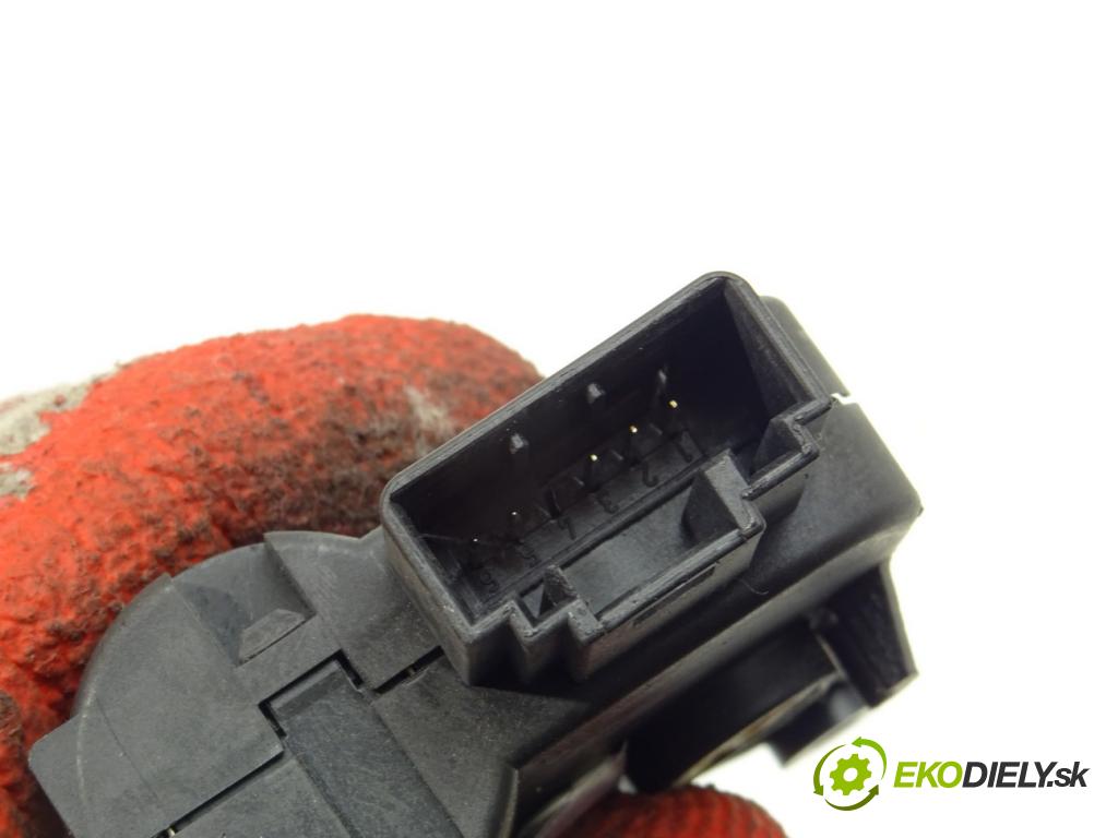 VW PASSAT B6 Variant (3C5) 2005 - 2011    1.6 TDI 77 kW [105 KM] olej napędowy 2009 - 2010  motorek topení 3C0907511A (Motorky topení)