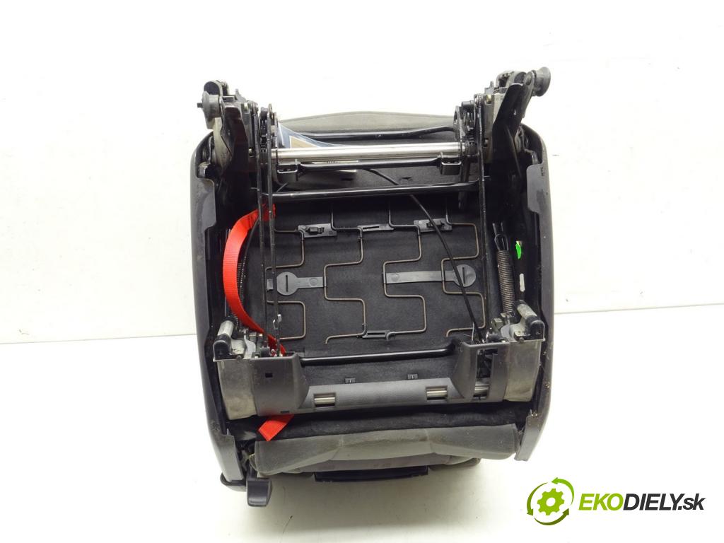 PEUGEOT 807 (EB_) 2002 - 2022    2.2 HDi 94 kW [128 KM] olej napędowy 2002 - 2022  Sedadlo zadný  (Sedačky, sedadlá)