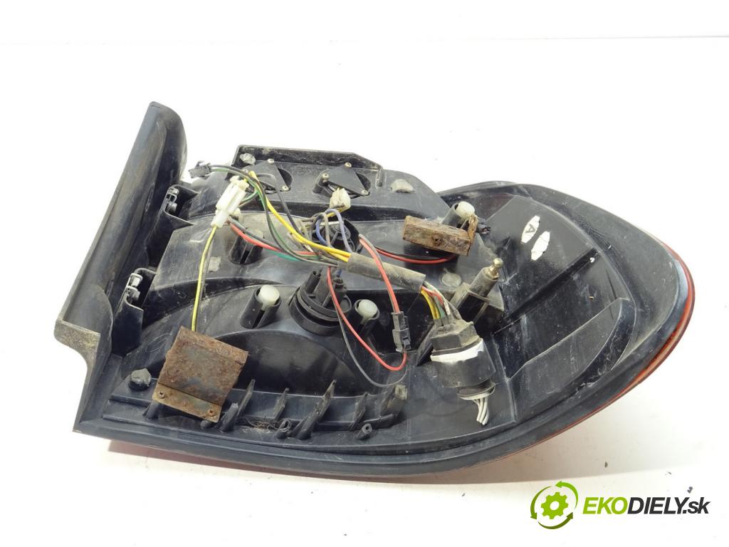 PORSCHE CAYENNE SUV 2004 250 kW S 4.5 4511 Svetlo zad ľavá strana  (Kľučka dverí ostatné)