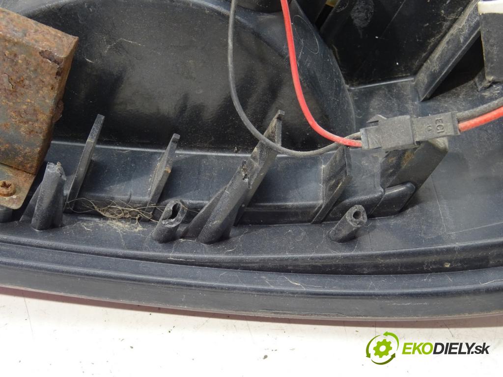 PORSCHE CAYENNE SUV 2004 250 kW S 4.5 4511 Svetlo zad ľavá strana  (Kľučka dverí ostatné)