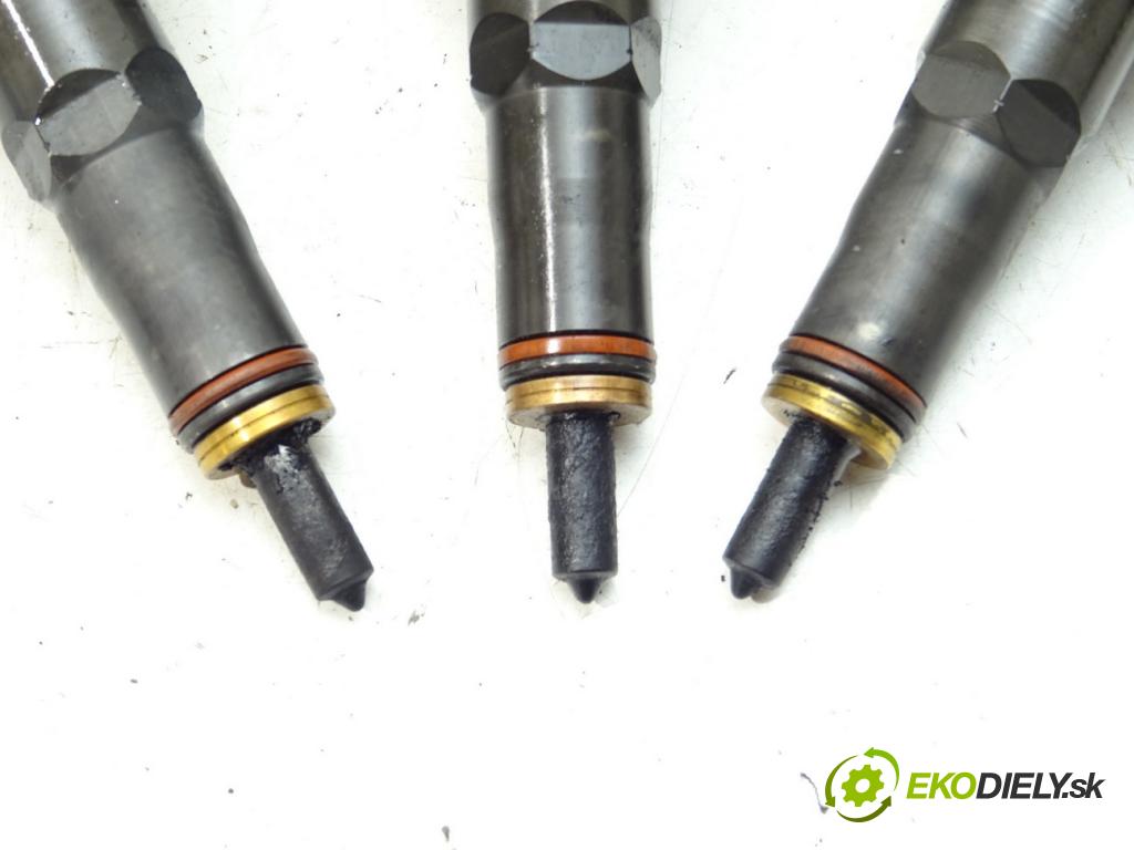 VW POLO (6N2) 1999 - 2001    1.4 TDI 55 kW [75 KM] olej napędowy 1999 - 2001  vstrekovače 038130073F (Vstrekovače)