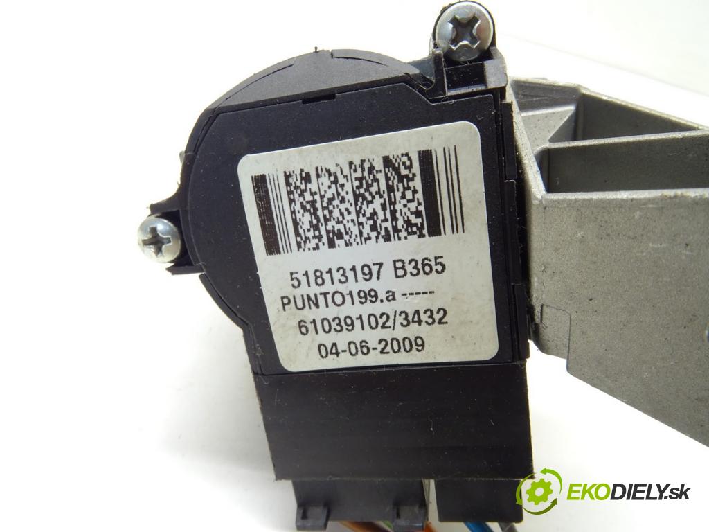 FIAT GRANDE PUNTO (199_) 2005 - 2022    1.2 48 kW [65 KM] benzyna 2005 - 2022  spinačka 01098401 (Spínacie skrinky a kľúče)